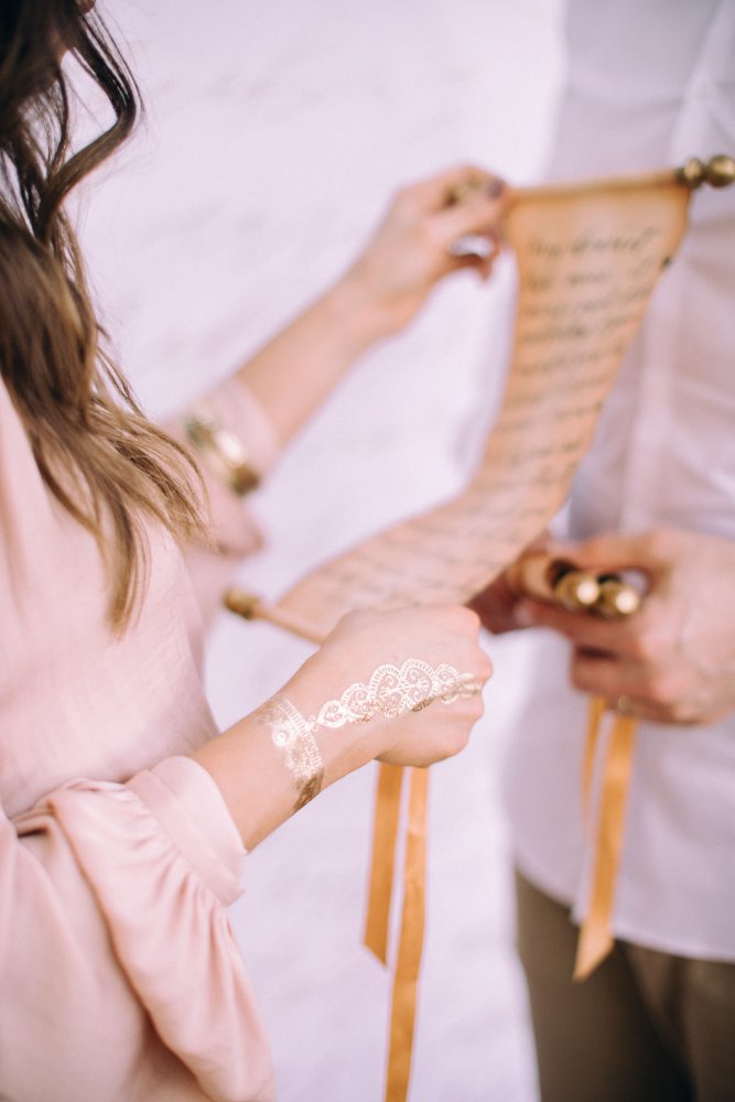 ceremony bohemian wedding boho dress style decor ideas backdrop vow renewal