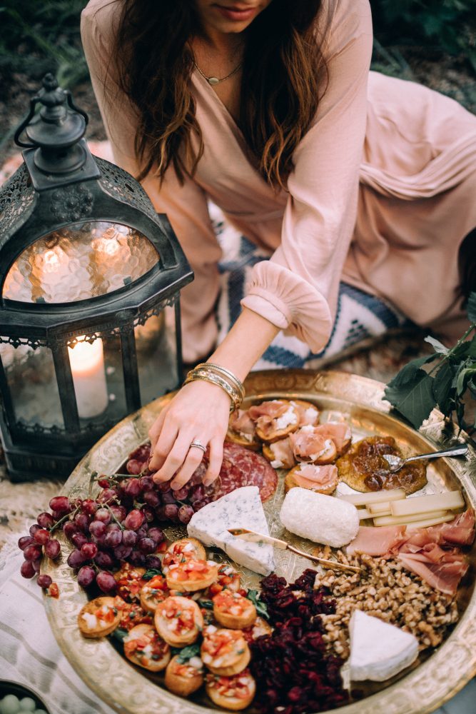 ceremony bohemian wedding boho dress style table decor ideas boho rugs bride