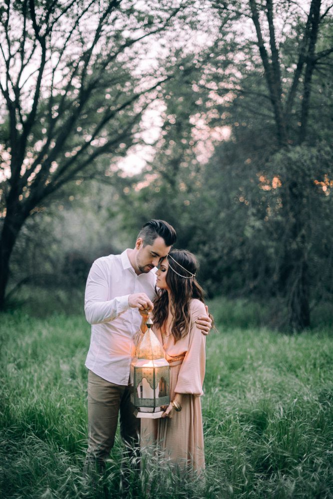 ceremony bohemian wedding boho dress style table decor ideas bride couple