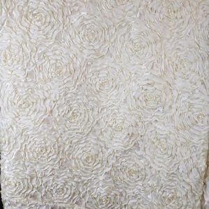 CREME WALLFLOWER ROSETTETABLECLOTH