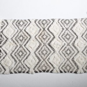 White/Grey Tassel Rug