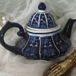 Bombay Company Melon Style Blue White China Teapot