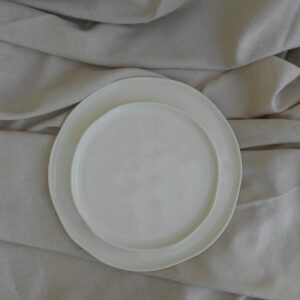 White Wavy-Edged Plate Set
